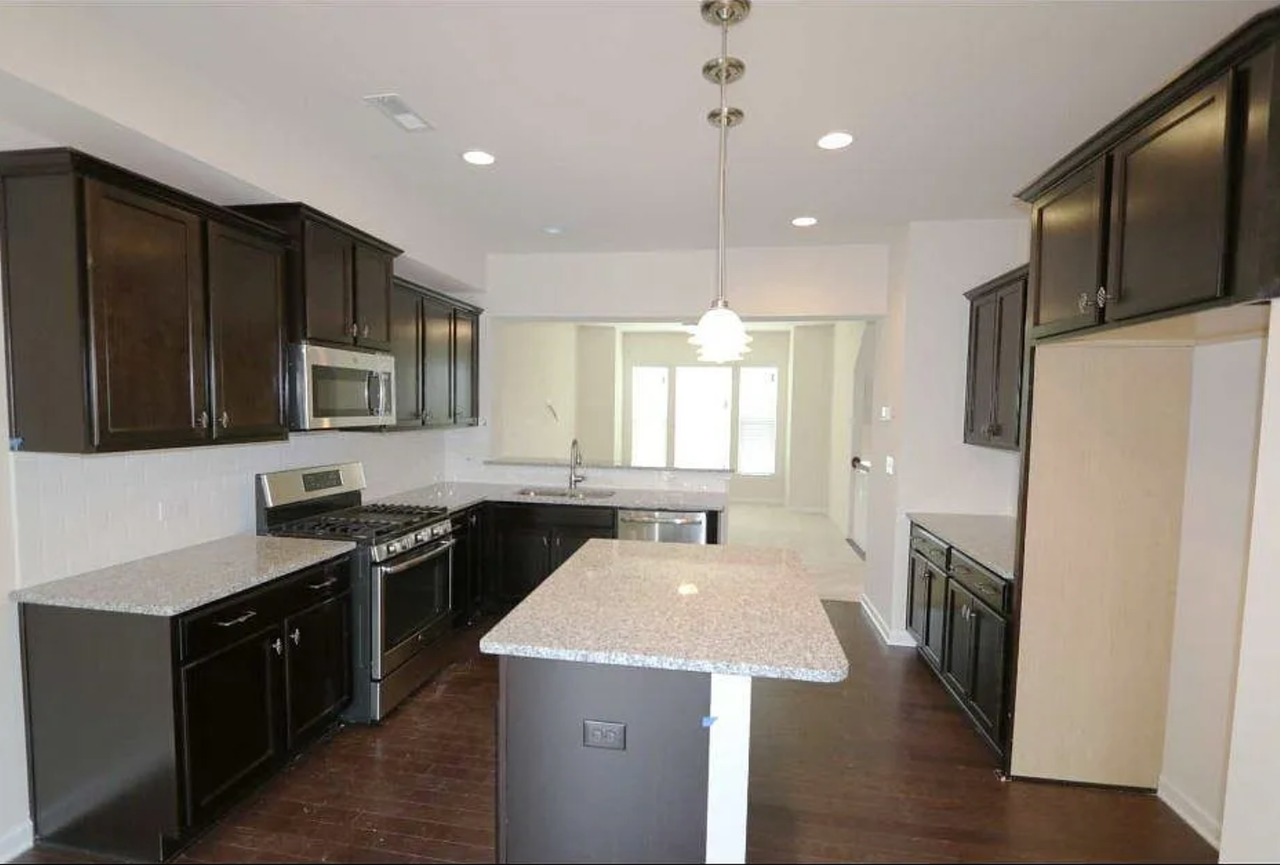 313 Annandale Dr - Photo 4 of 9