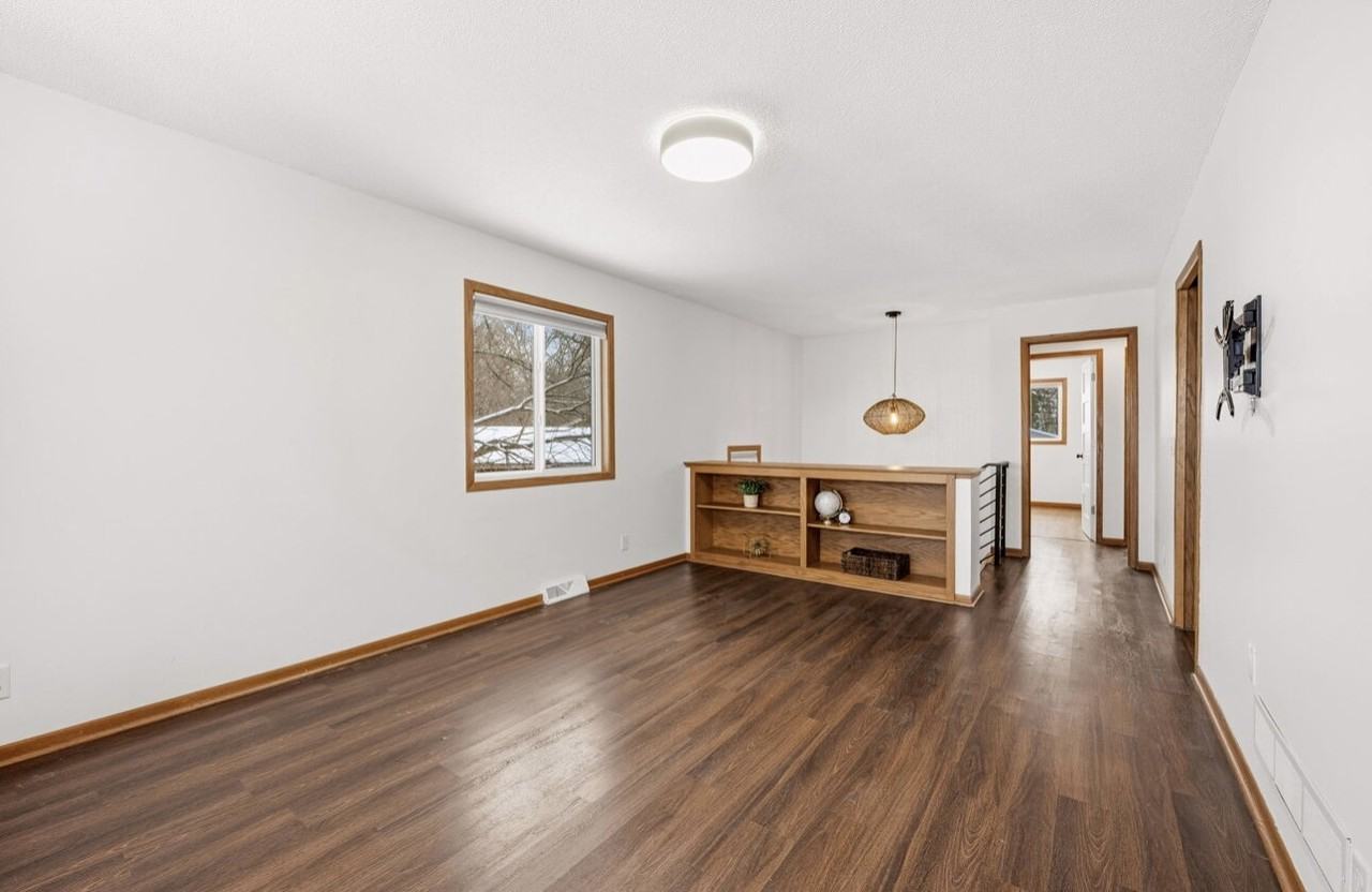 411 Monroe Pl - Photo 2 of 35