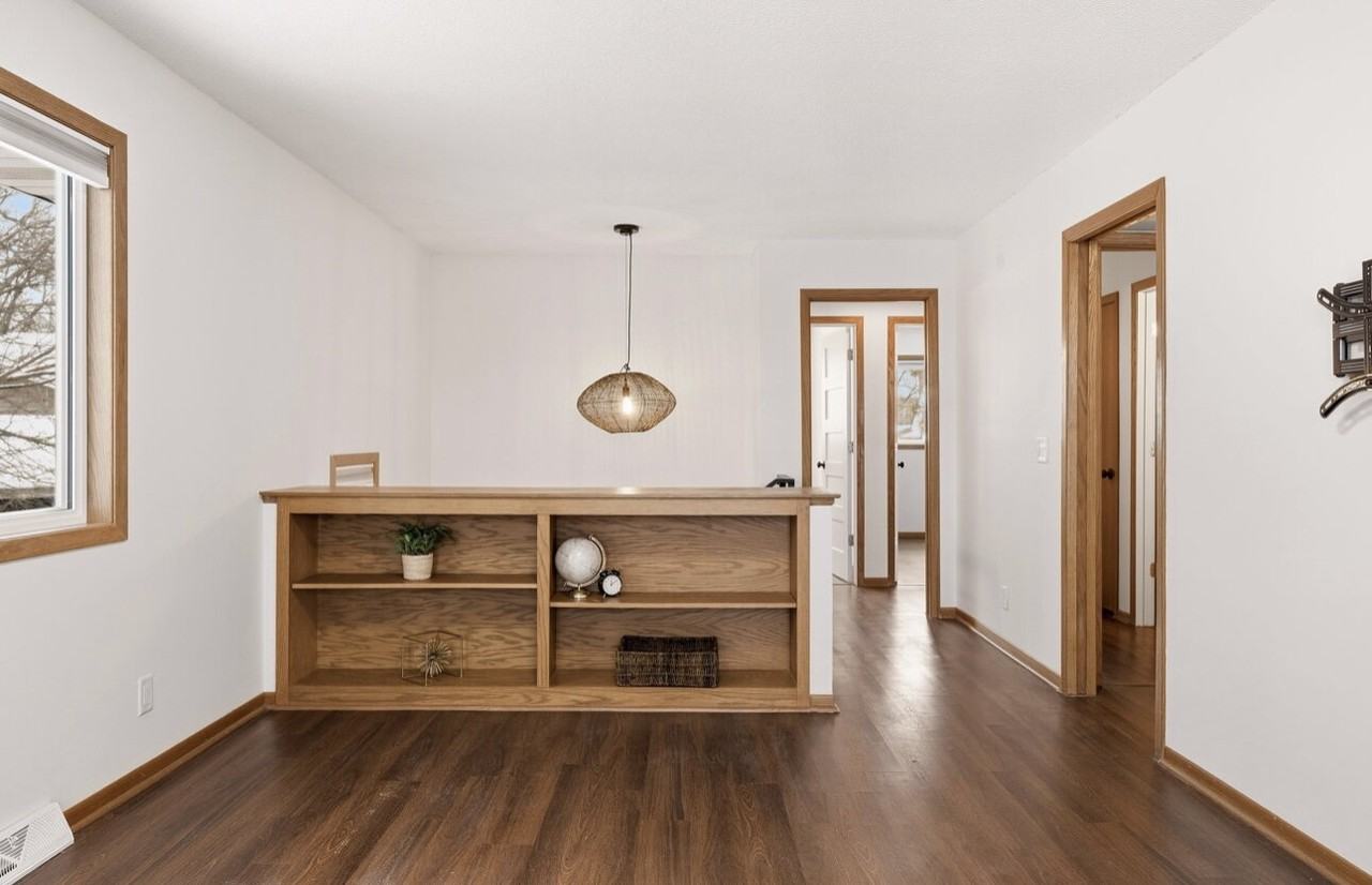 411 Monroe Pl - Photo 3 of 35