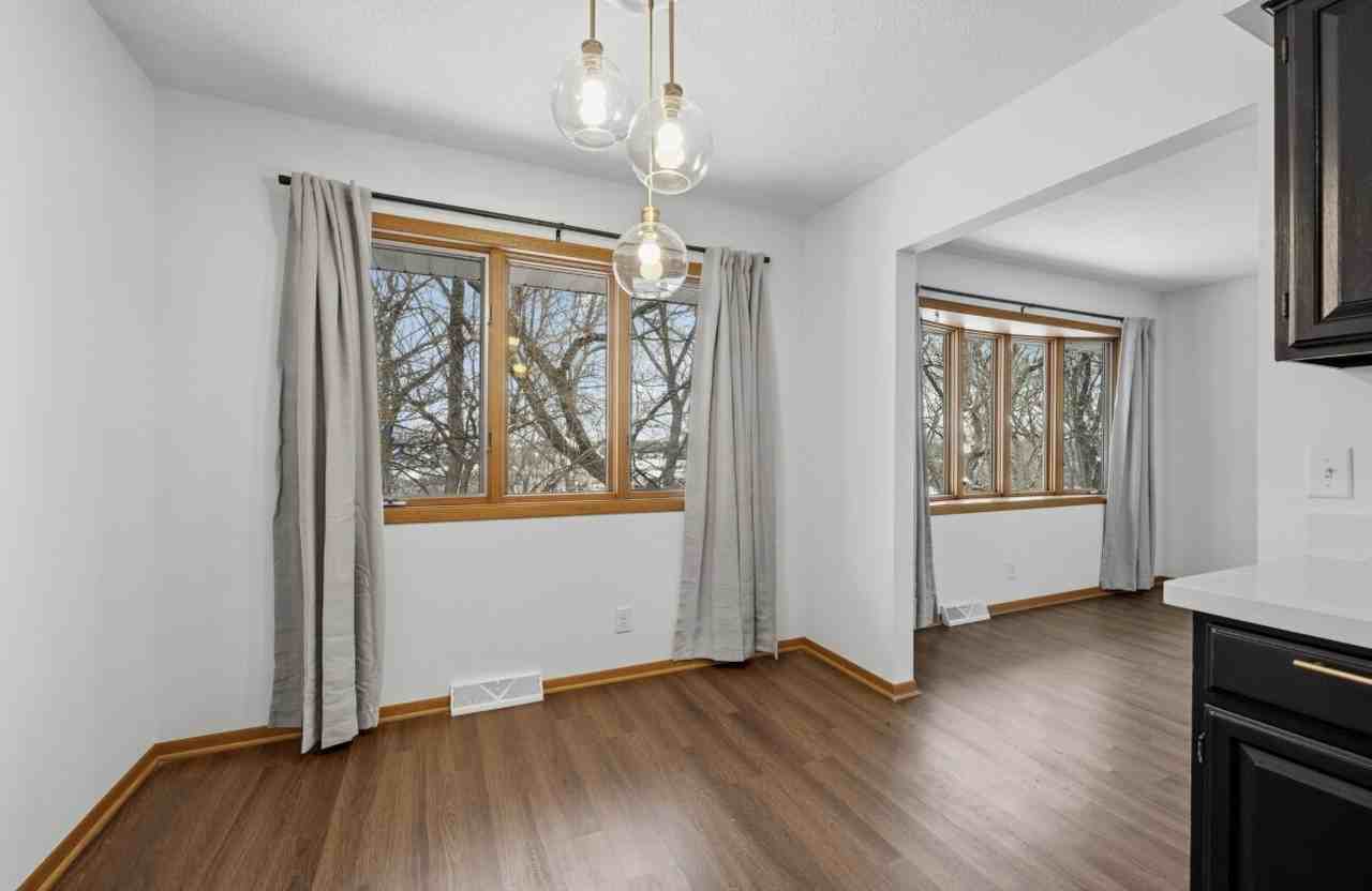 411 Monroe Pl - Photo 6 of 35