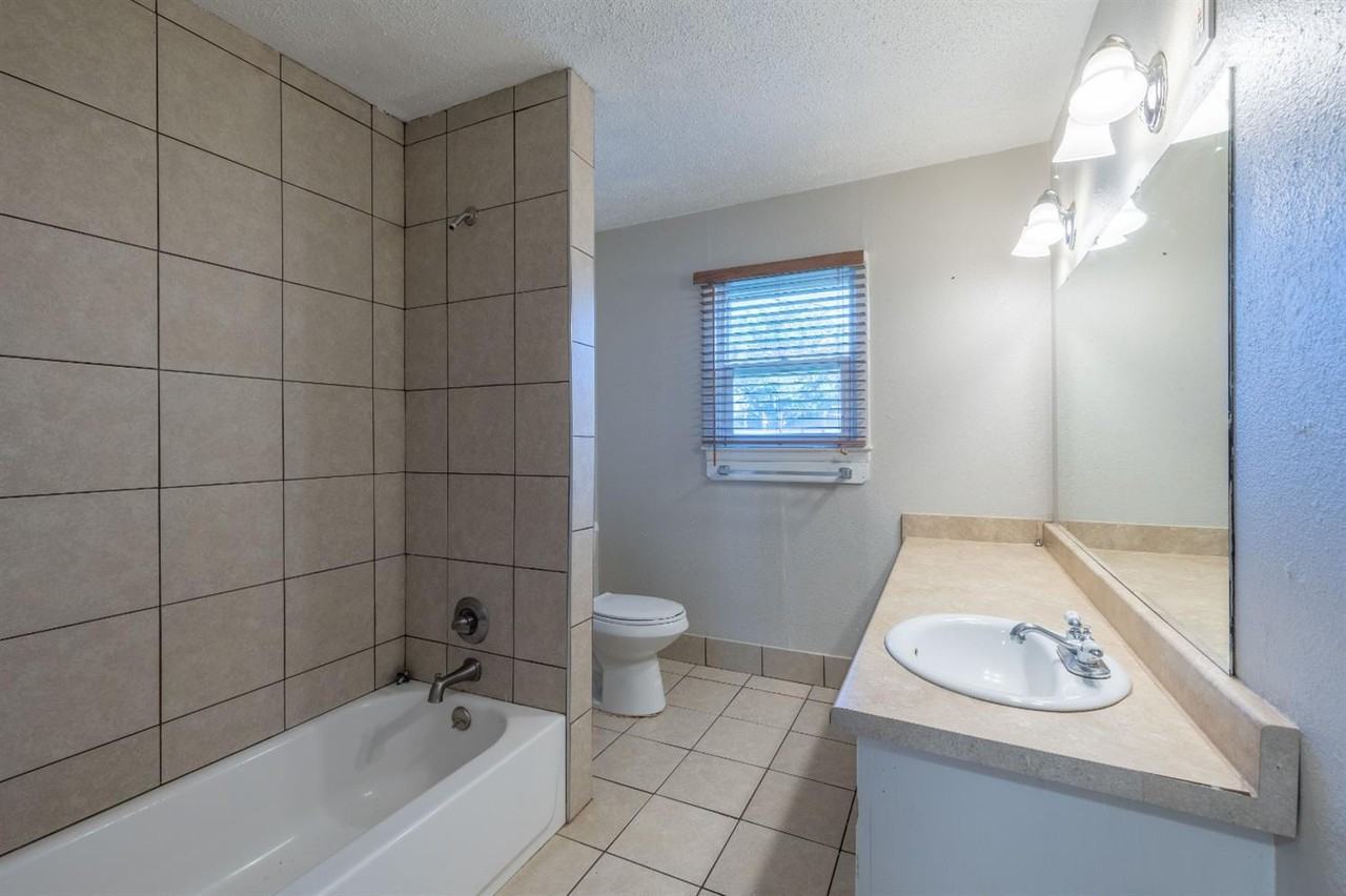 516 7th St - Photo 6 of 10