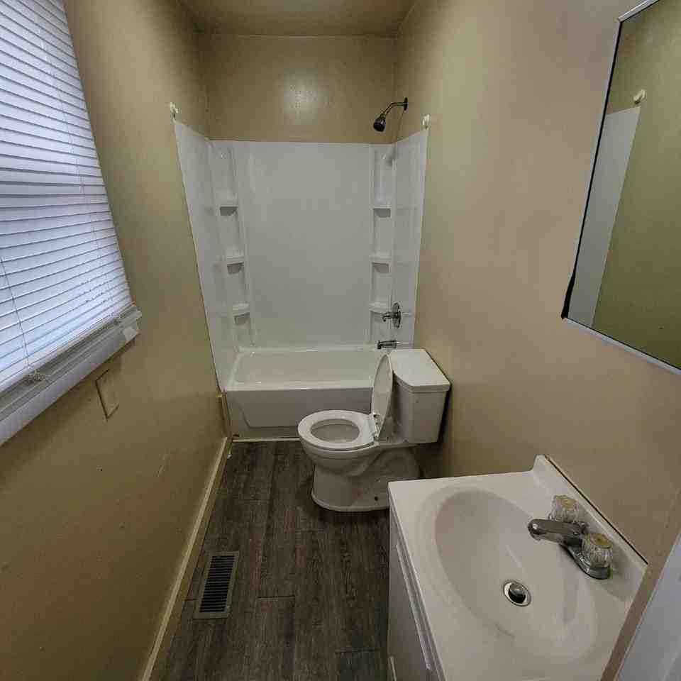 6117 Bettcher Ave - Photo 2 of 4