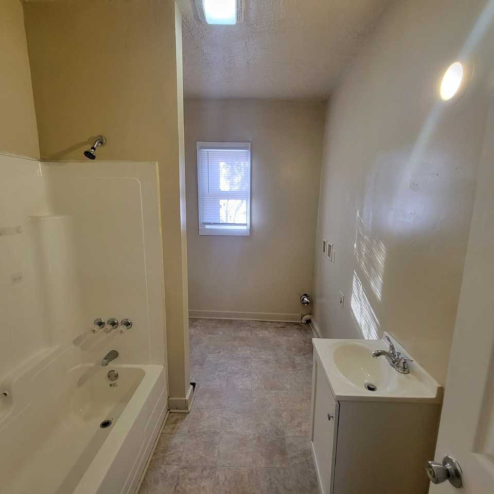 1441 St Peter St - Photo 3 of 7