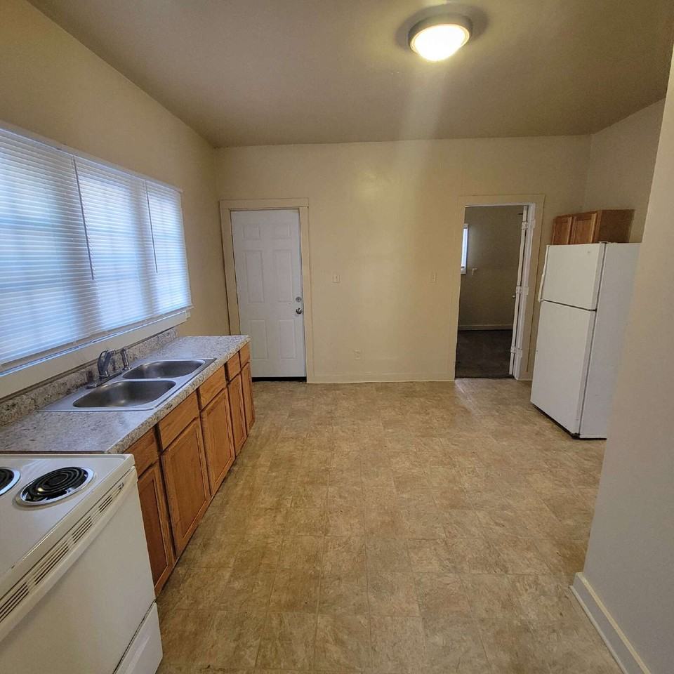 1441 St Peter St - Photo 5 of 7