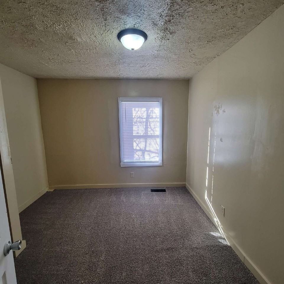 1441 St Peter St - Photo 6 of 7