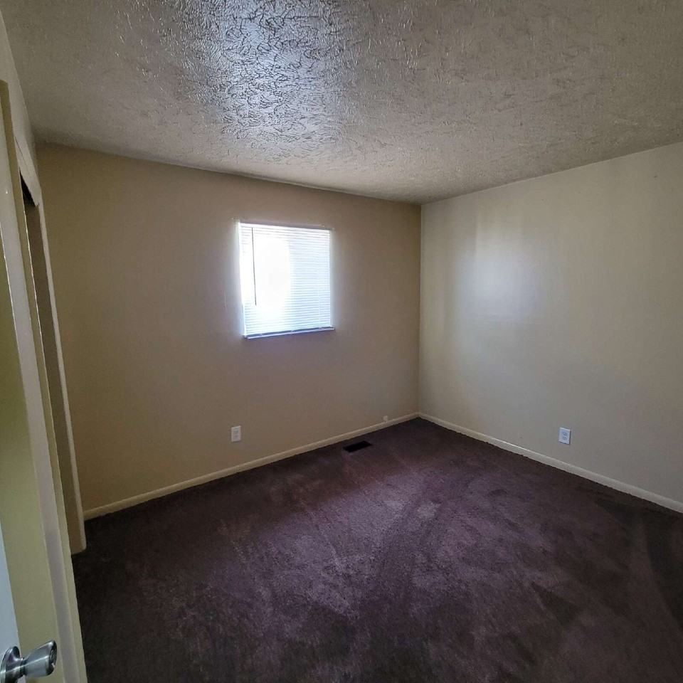 2718 N Dearborn St - Photo 5 of 8