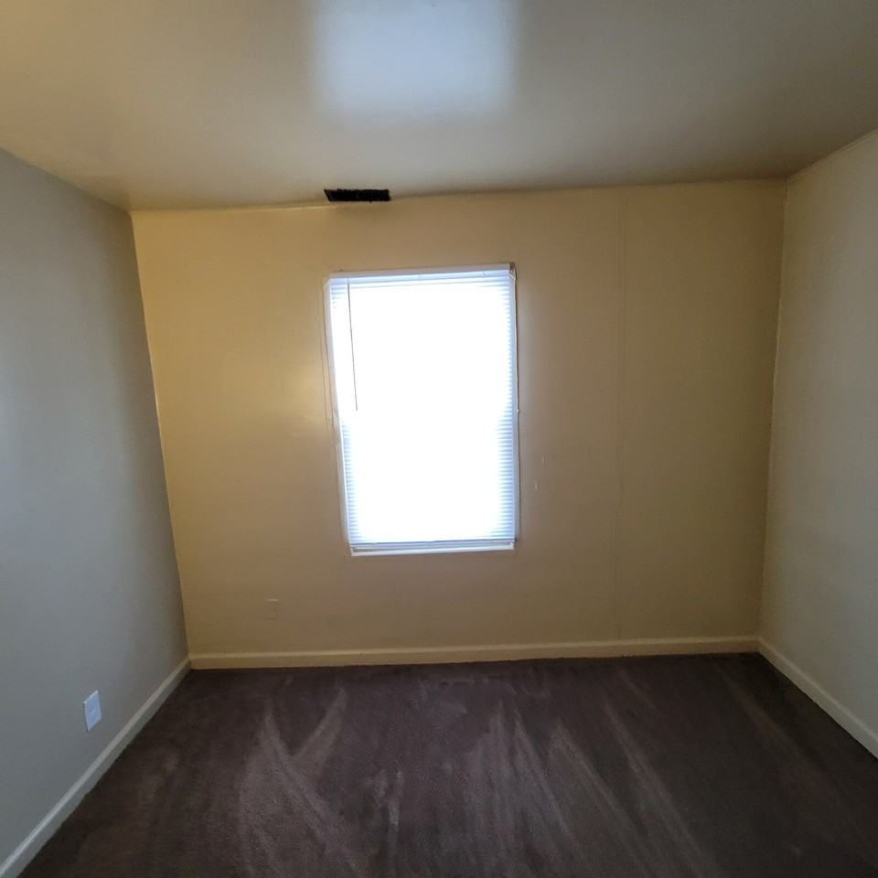 3331 N Butler Ave - Photo 4 of 6