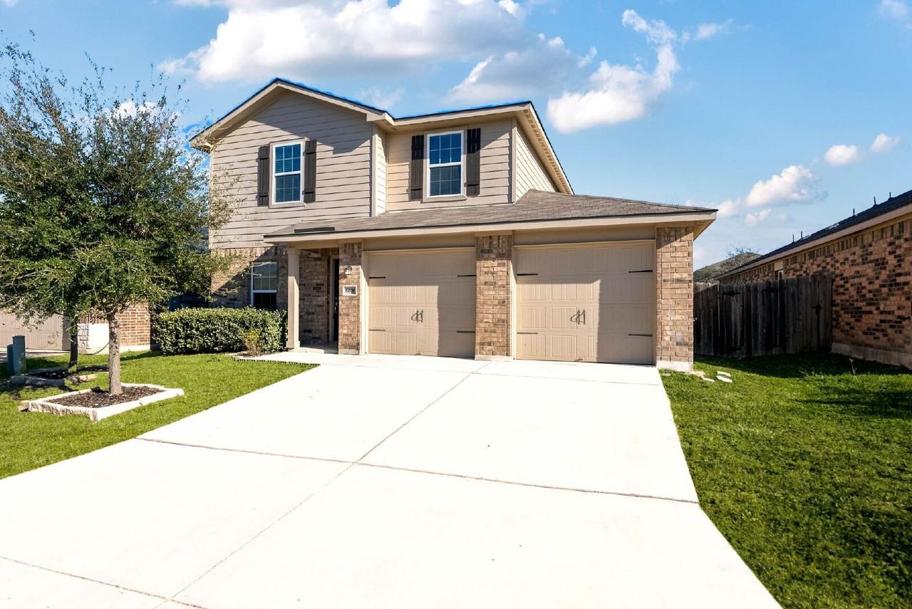 8006 Bluewater Cv - Photo 2 of 38