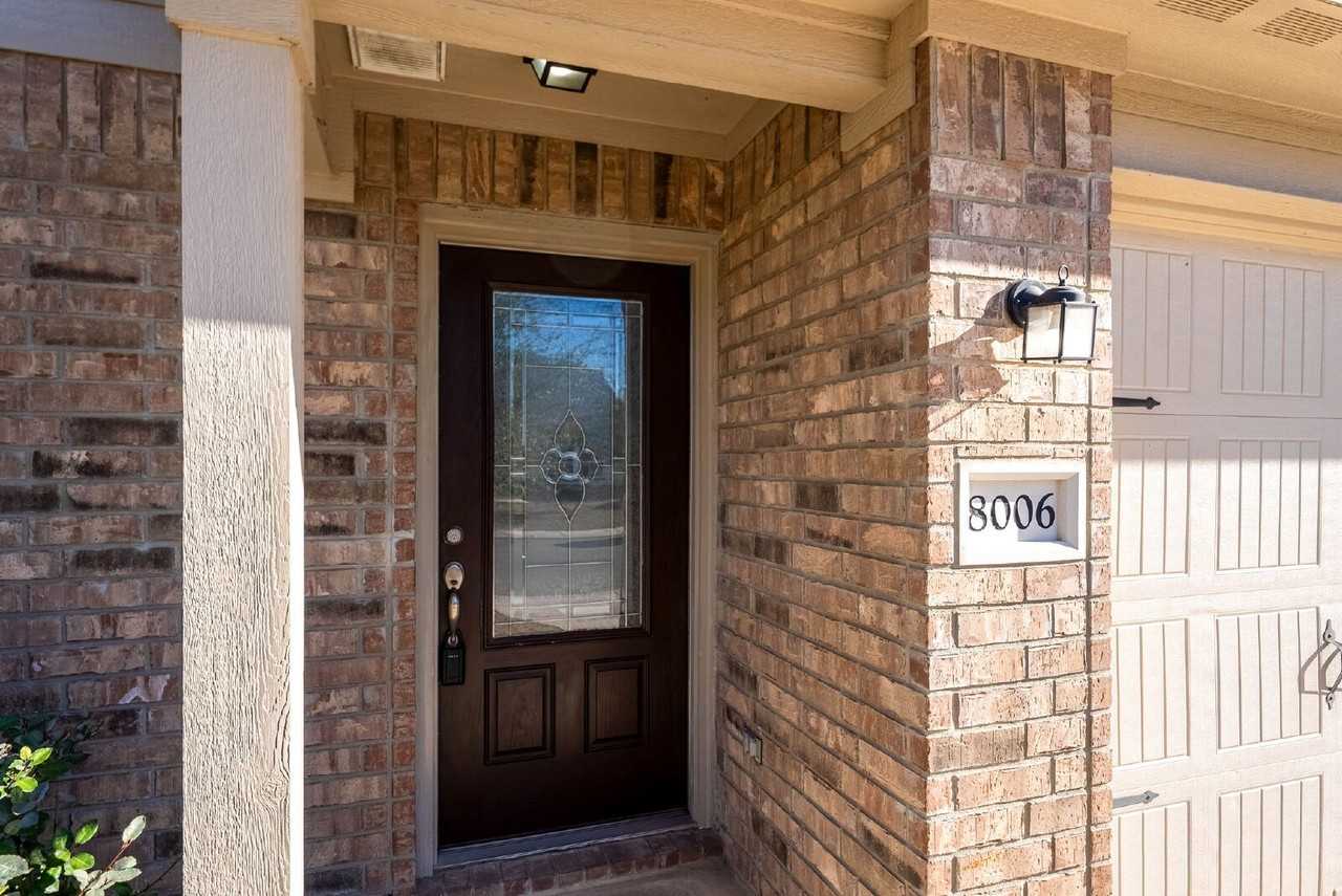 8006 Bluewater Cv - Photo 3 of 38