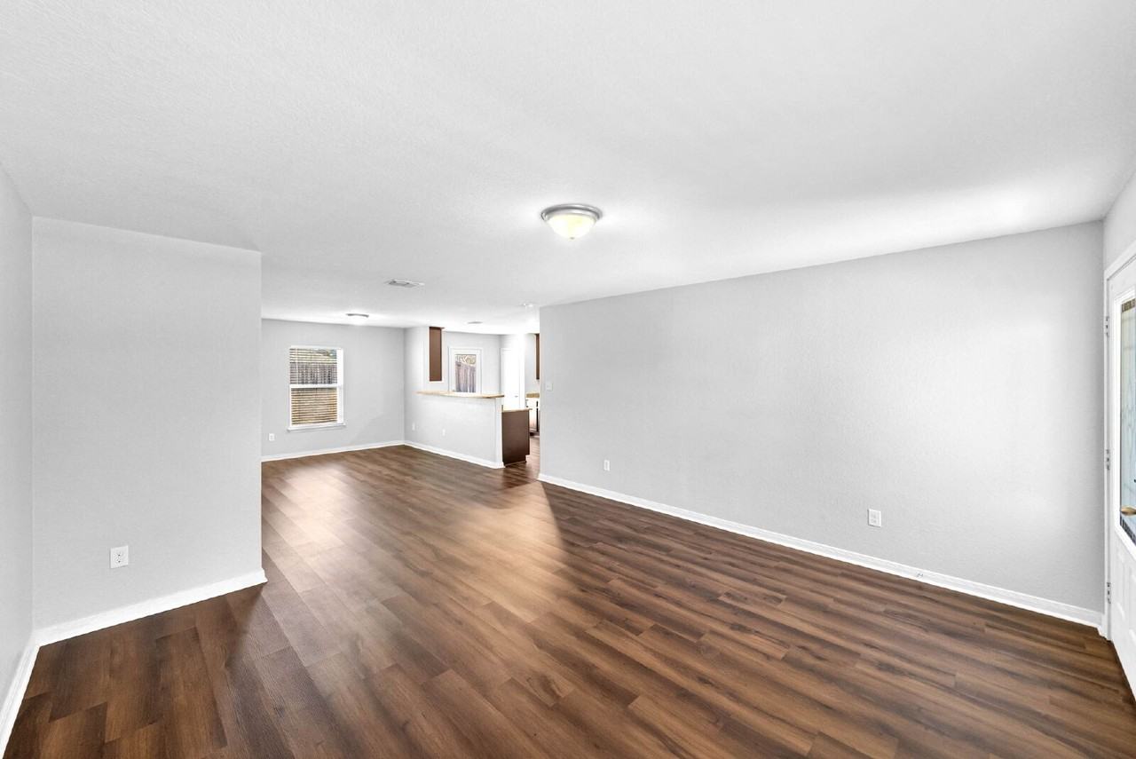 8006 Bluewater Cv - Photo 7 of 38