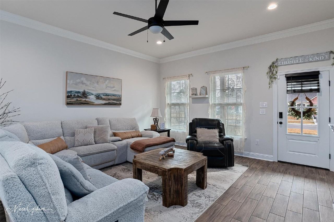 767 Crozier Dr - Photo 4 of 22