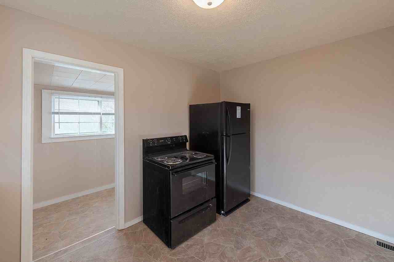 2301 S Milton Dr - Photo 3 of 20