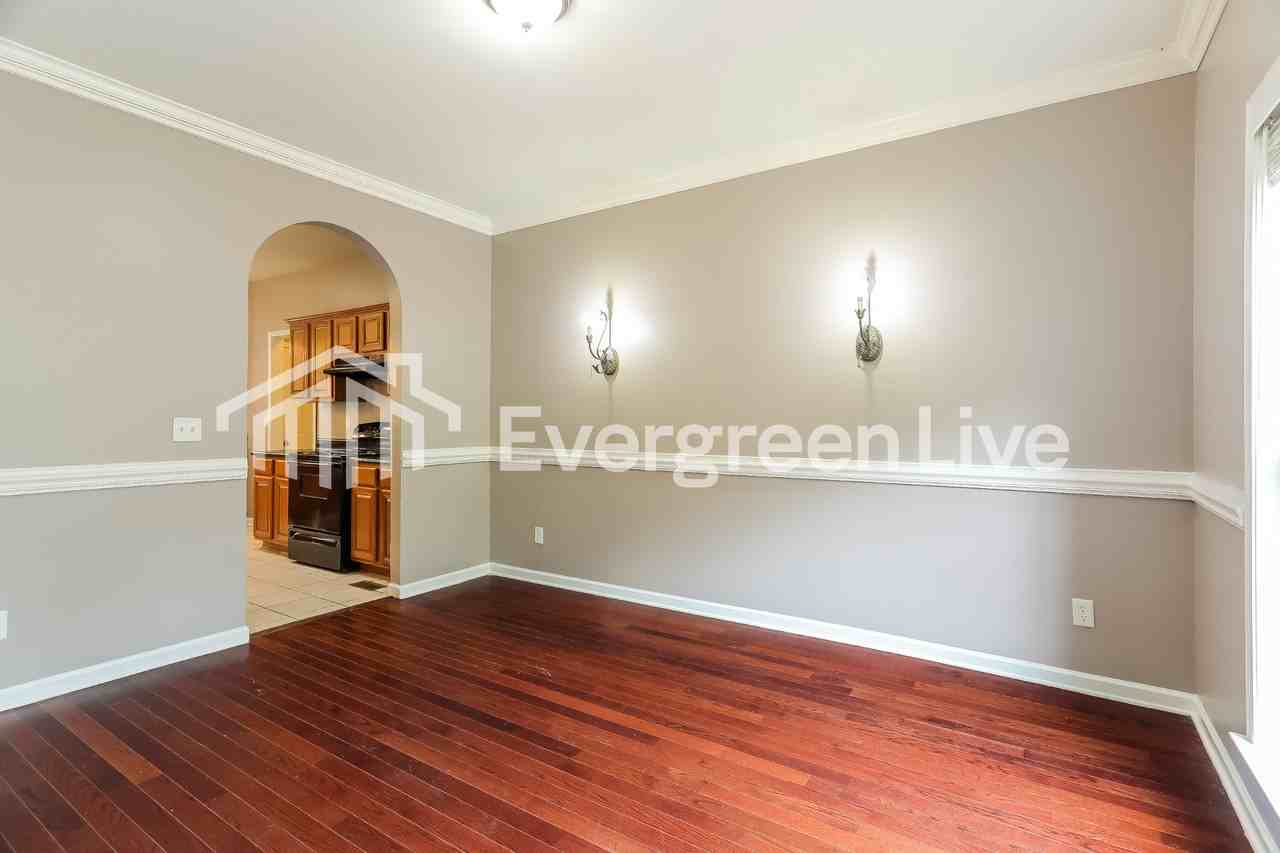 6224 Pinebrook Cir - Photo 4 of 15