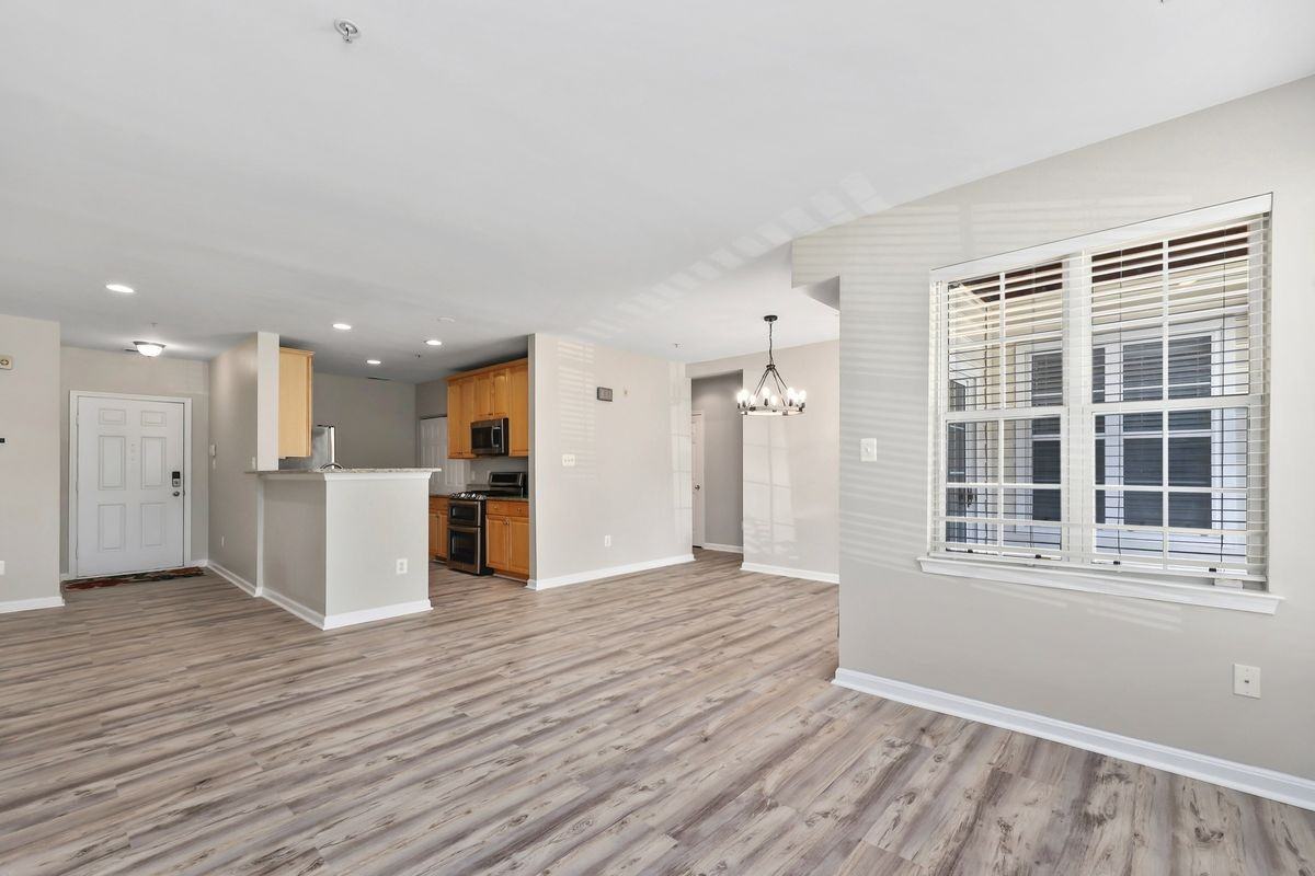 25340 Lake Mist Sq - Photo 5 of 21