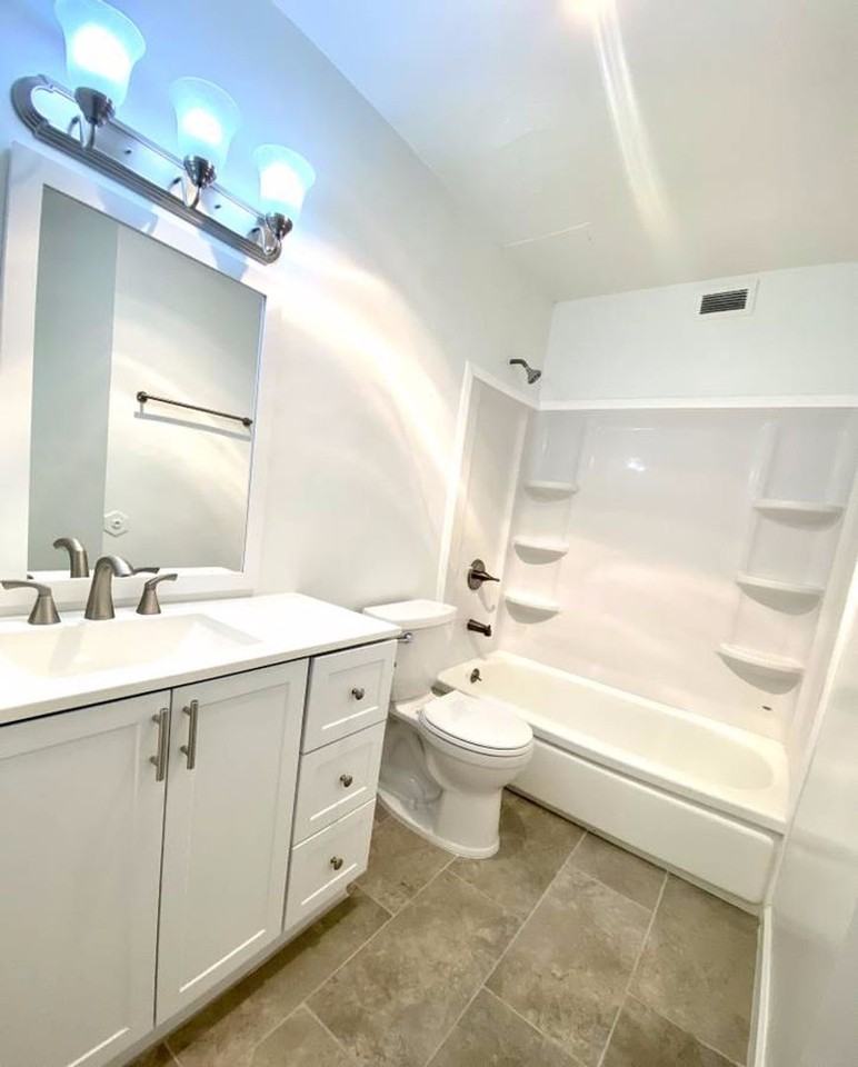 Airport Garden Apartments - Photo 7 of 18