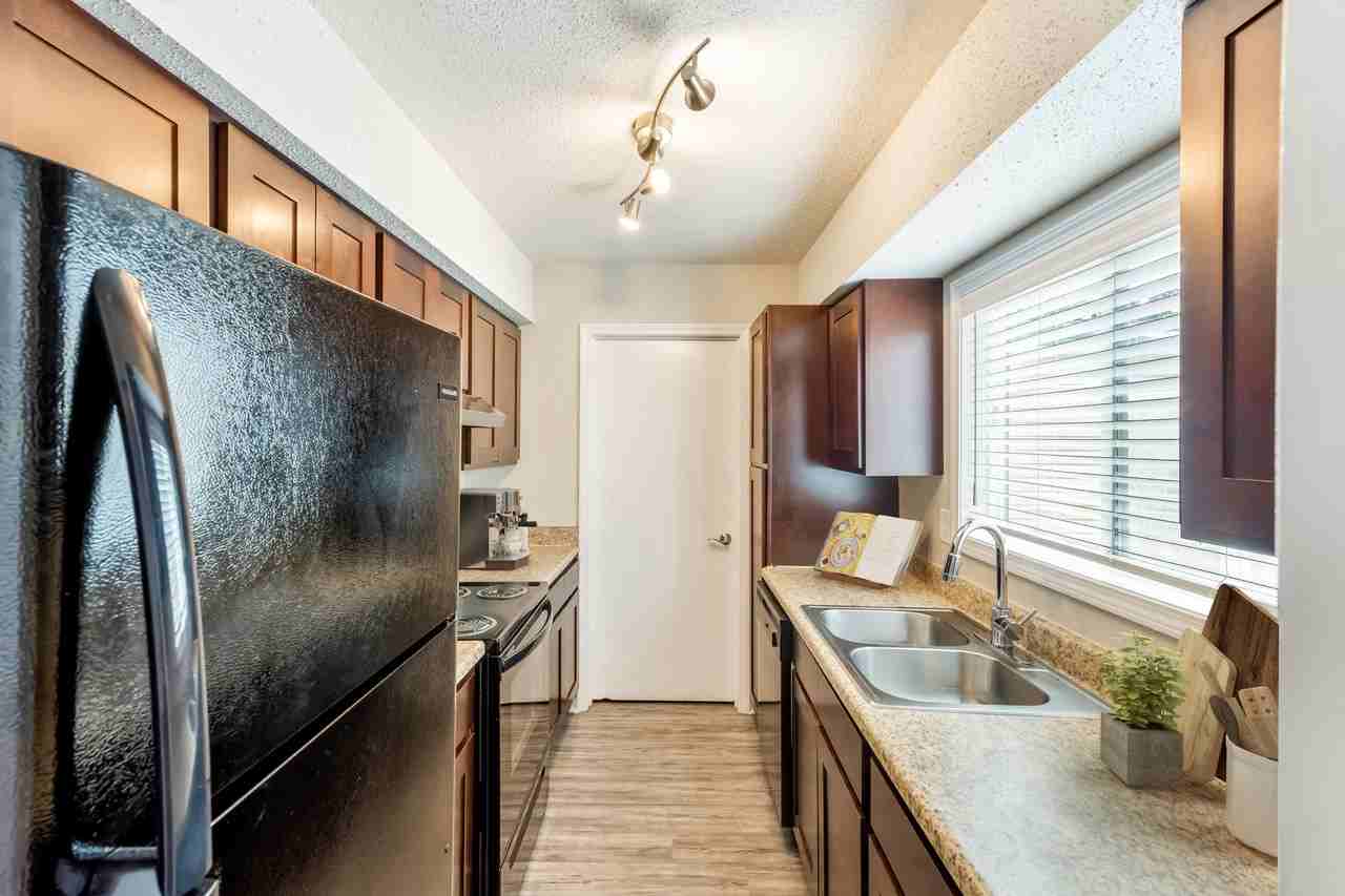 Hunters Pointe - Photo 5 of 19