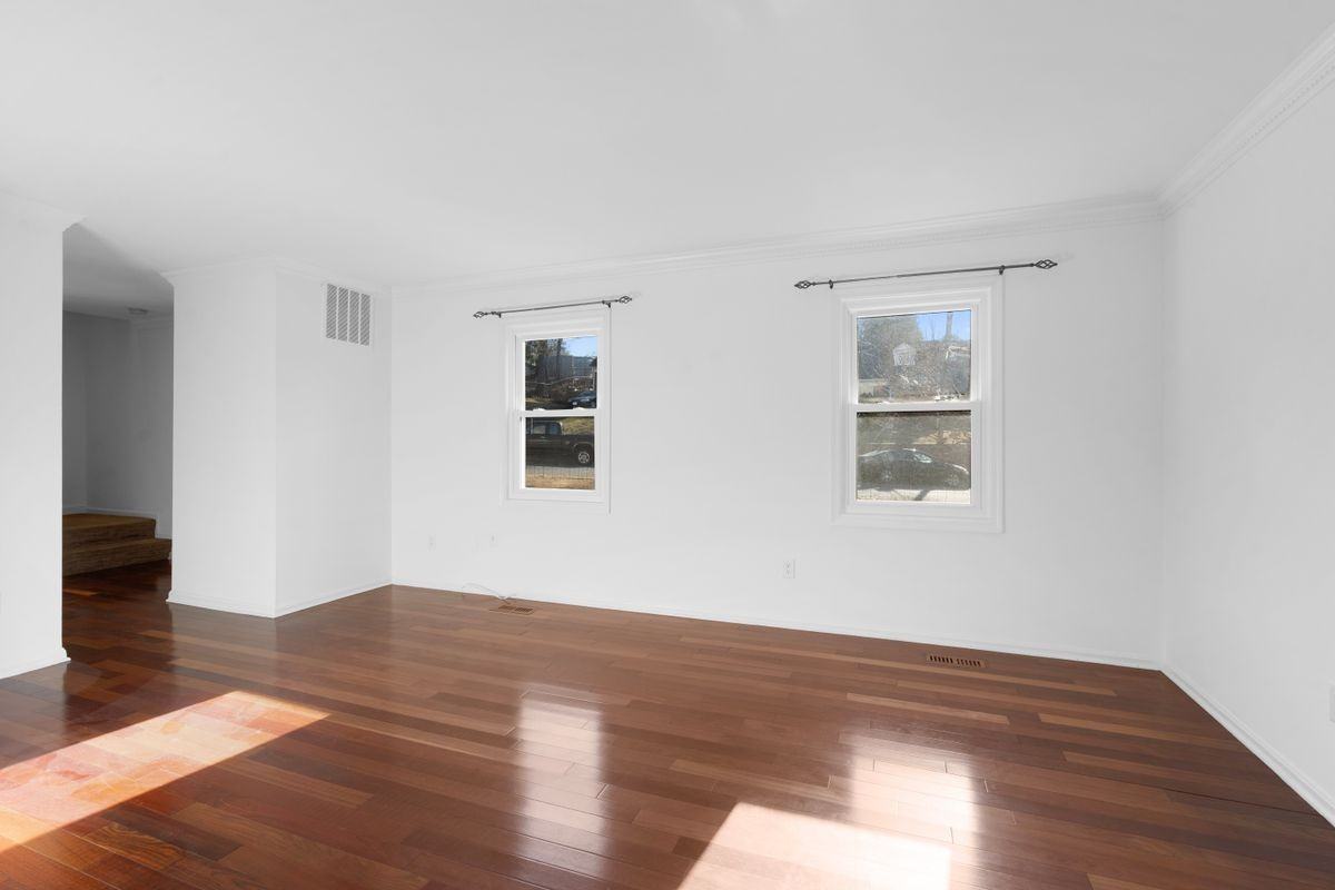 2636 E Side Dr - Photo 2 of 19