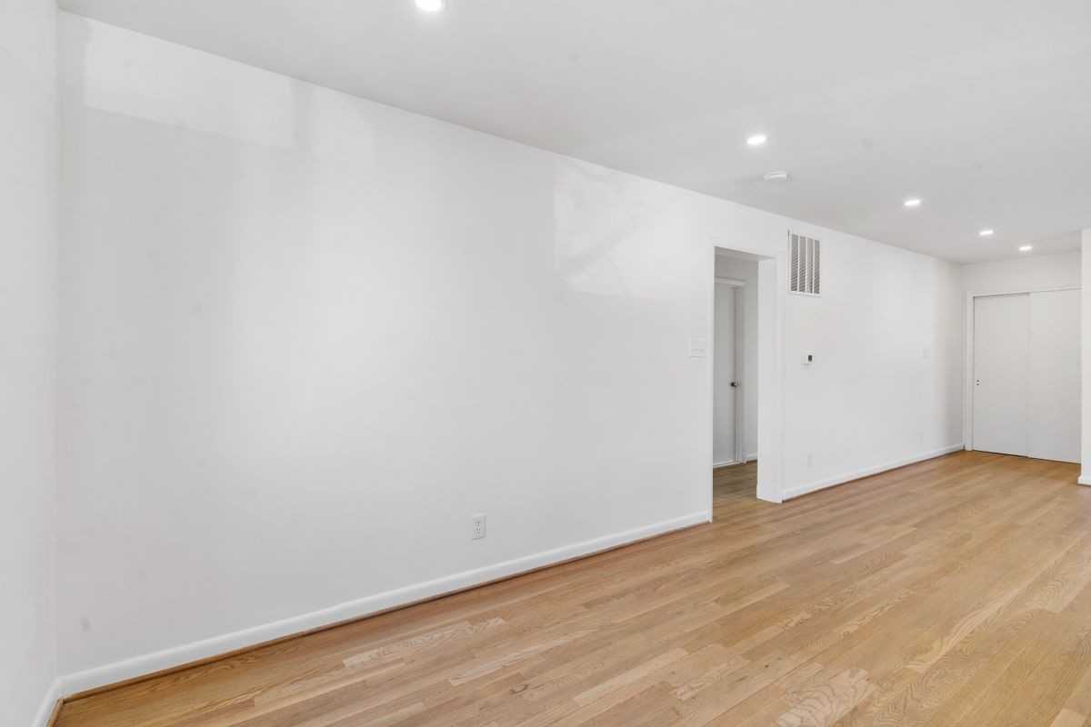 618 19th St S ##B - Photo 3 of 21