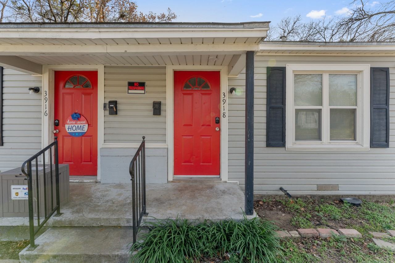 3916 Homan Ave - Photo 2 of 10