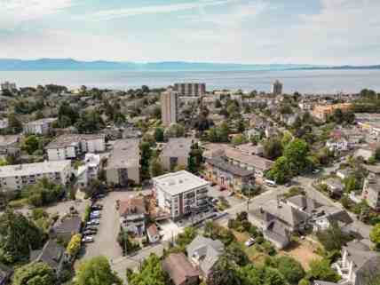 565 Residences - Photo 3 of 36