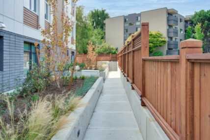 565 Residences - Photo 4 of 36