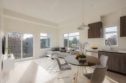 565 Residences - Photo 5 of 36