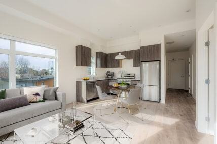 565 Residences - Photo 6 of 36