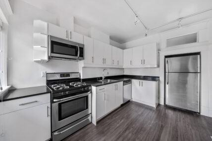 The Lincoln Apartments - Photo 3 of 18