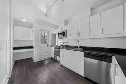 The Lincoln Apartments - Photo 5 of 18