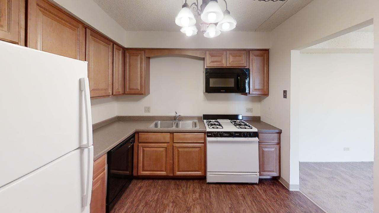 Colonial Village Apartments - Photo 2 of 12