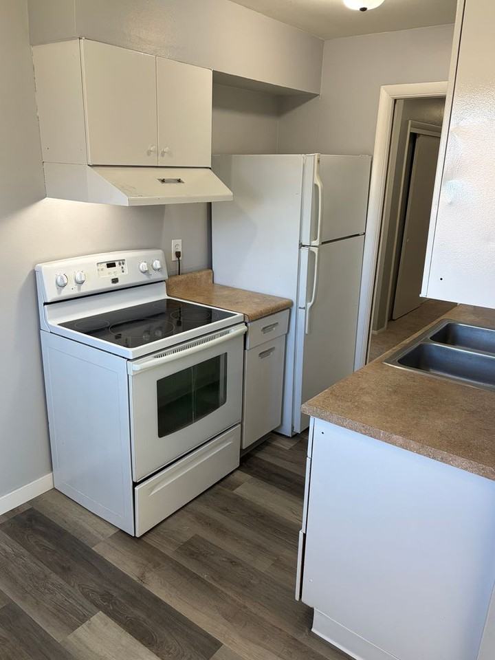 Quiet Location Central to Everything - Photo 4 of 9