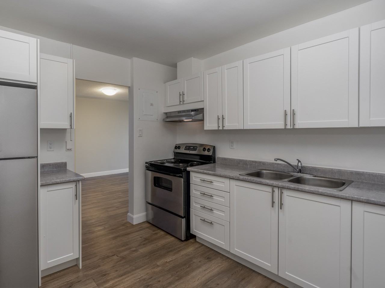 Claire Oak Apartments - Photo 7 of 25