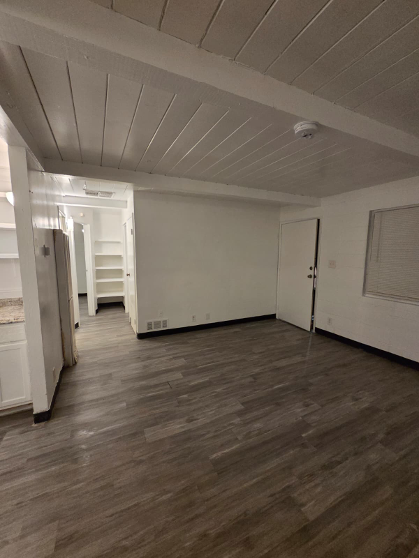 11 E San Joaquin St - Photo 4 of 20