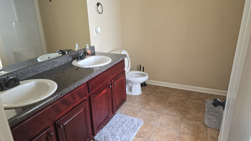 2797 Huntcliffe Dr - Photo 2 of 13