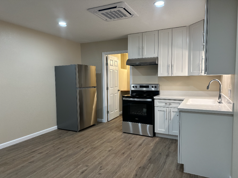 135 W Monroe St #2 - Photo 4 of 7