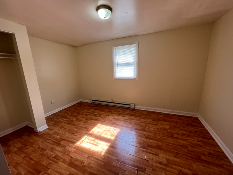 403 N Centre St - Photo 3 of 7