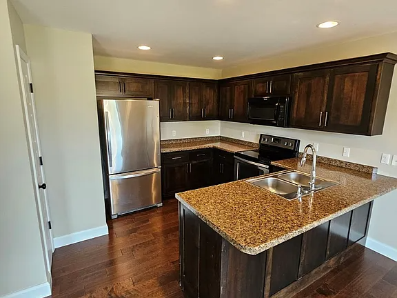 4905 Cedar Creek Cir - Photo 4 of 14