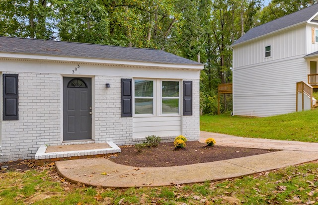 303 Martin Cir - Photo 4 of 20