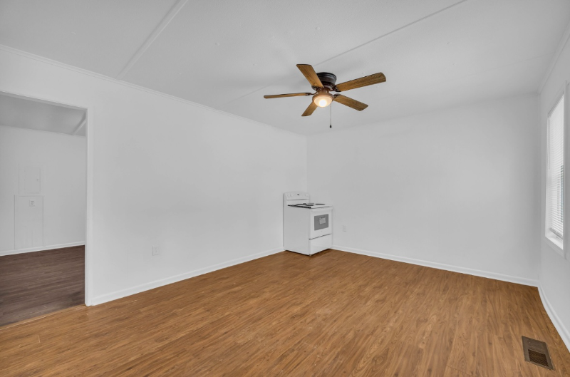 303 Martin Cir - Photo 7 of 20