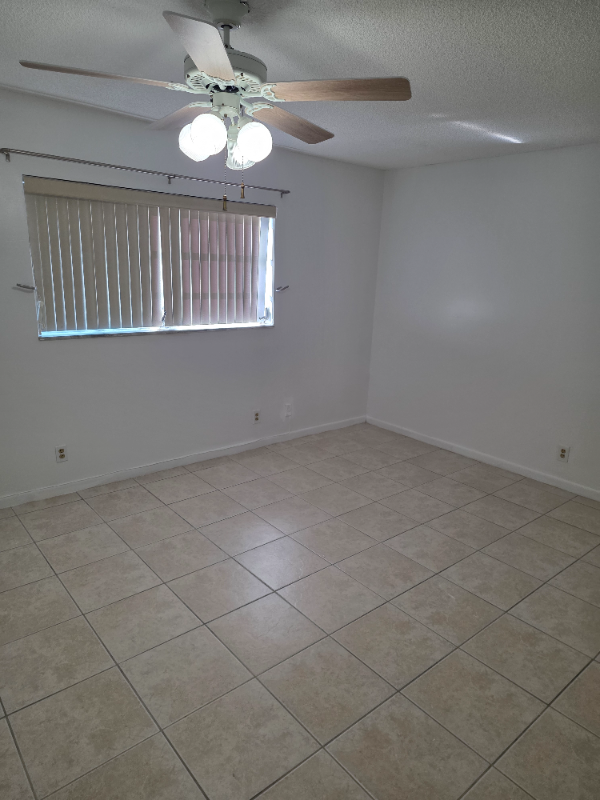 320 Ne 12th Ave #606 - Photo 4 of 17