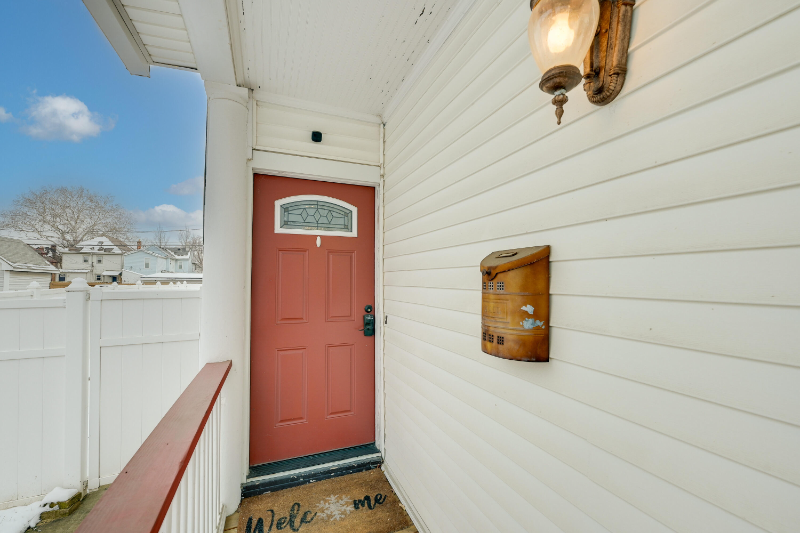 1090 Michigan Ave - Photo 4 of 32