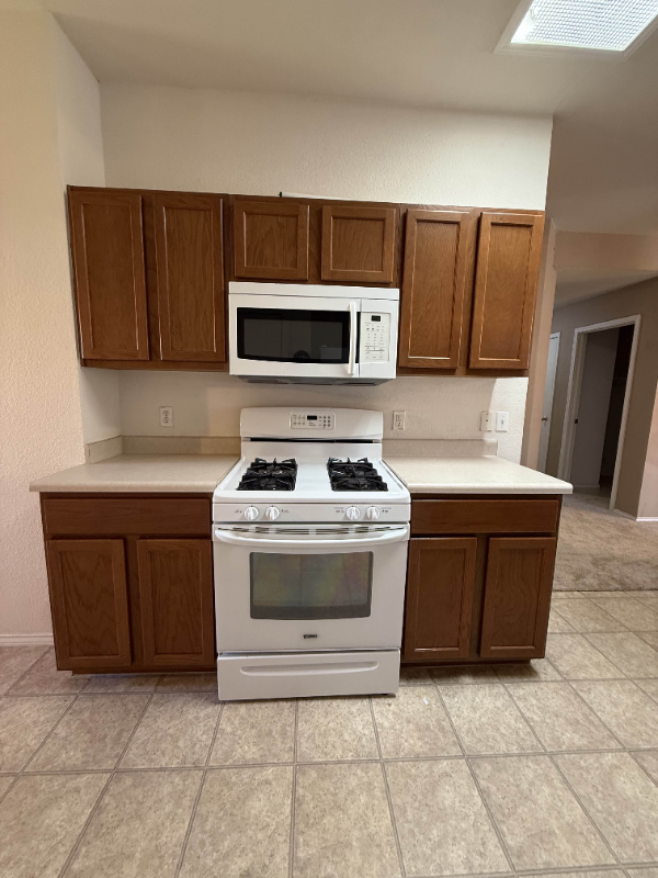 203 Brooke St - Photo 7 of 9