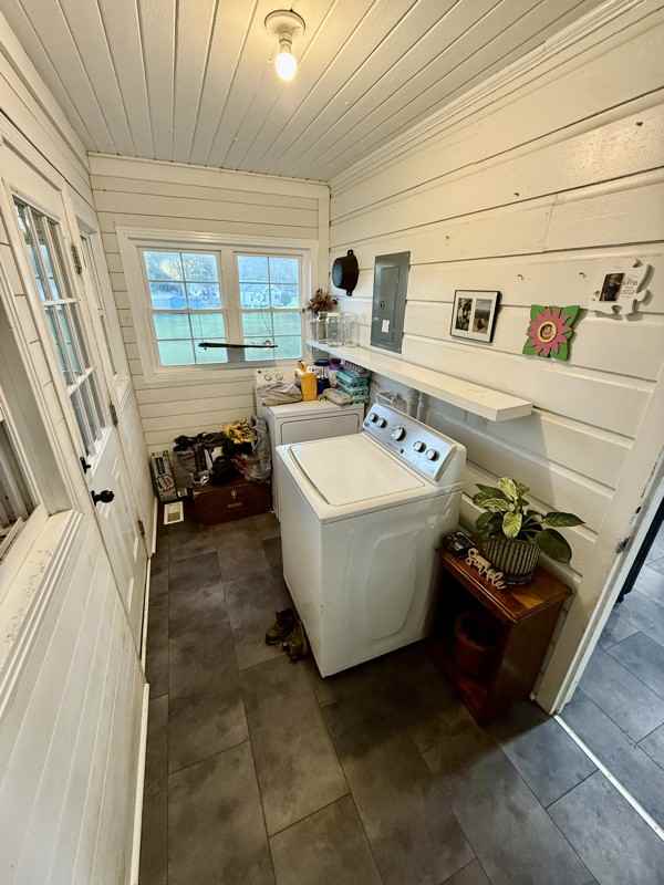 245 Church St - Photo 5 of 17