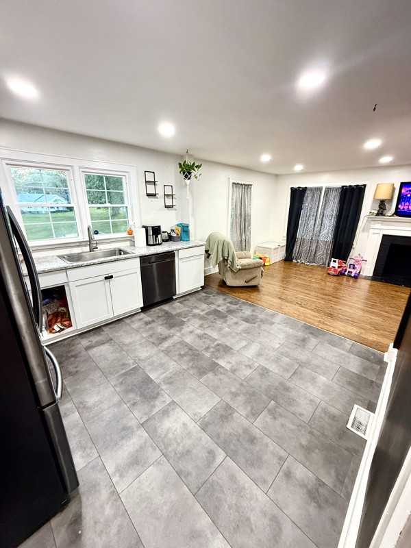 245 Church St - Photo 7 of 17