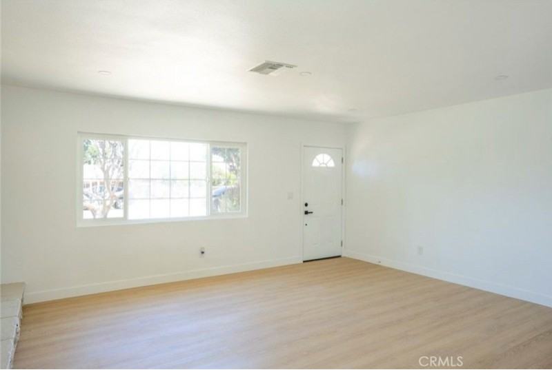 1218 6th St - Photo 2 of 10