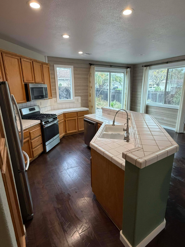 6931 Loheit Way - Photo 2 of 12