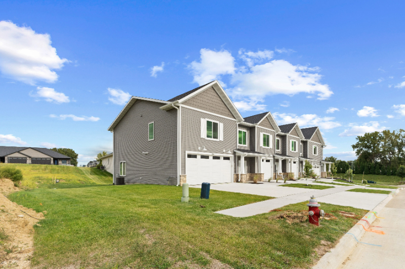 1368 Autumn Ridge Ln - Photo 2 of 20