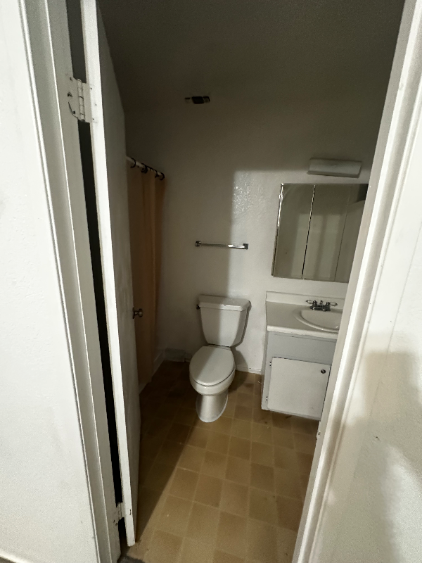 385 Locust St - Photo 5 of 10