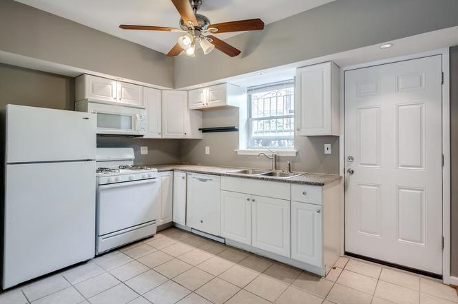 1535 Emily St - Photo 4 of 11