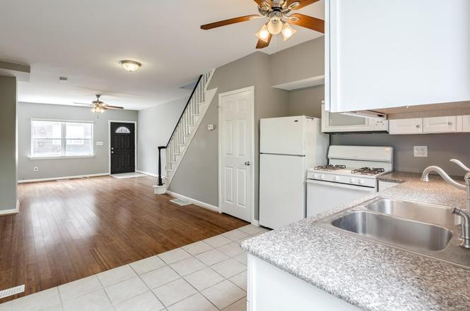 1535 Emily St - Photo 5 of 11